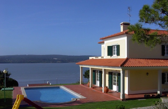 Villa with private pool and views of Obidos Lagoon