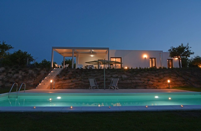 Villa with Private Pool and Sea View near the center of Noto 5stars