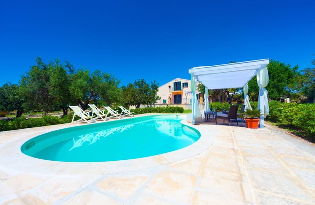 Villa with private pool, 3 km's away form the beach and Donnalucata centre