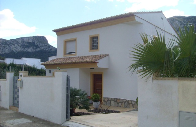 Villa With Private Pool & Mountain Views