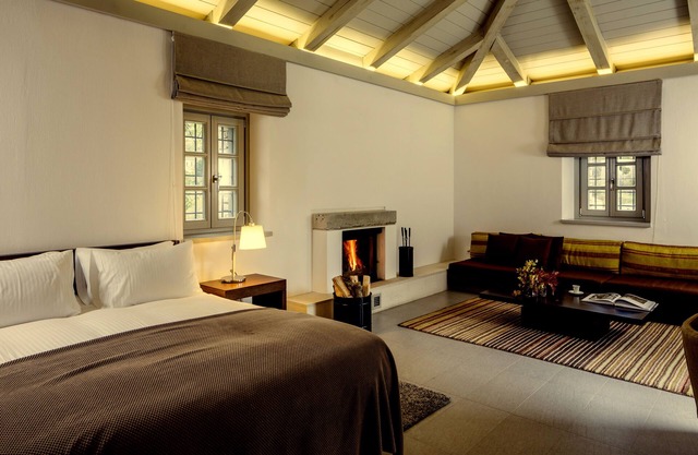 VILLA ZAGORI/THE MAROON STUDIO