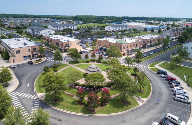 Villages of Five Points 2nd floor condo - great location & amenities!