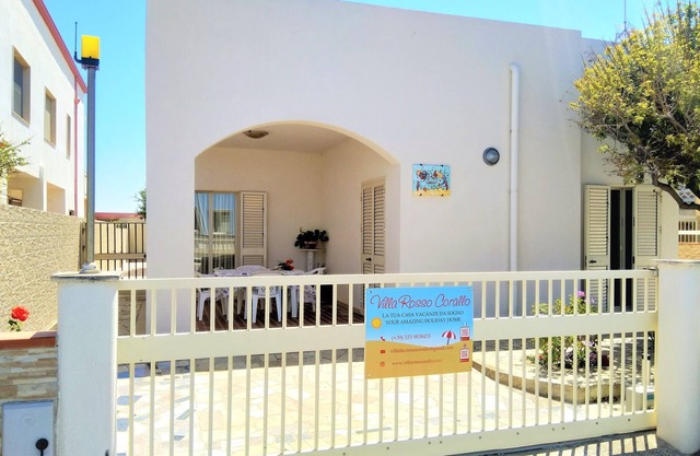 Villetta Rosso Corallo, beach house with garden of 200 square meters