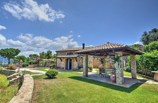 Villino Brianna: A characteristic cottage which faces the sun and the sea, with Free WI-FI.