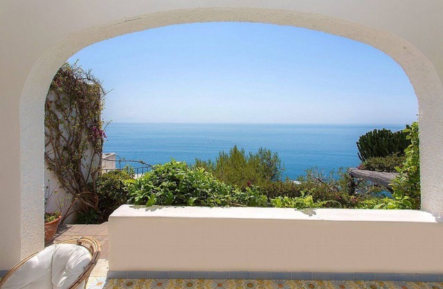 Villino Cara: A welcoming townhouse which faces the sun and the sea, with Free WI-FI.