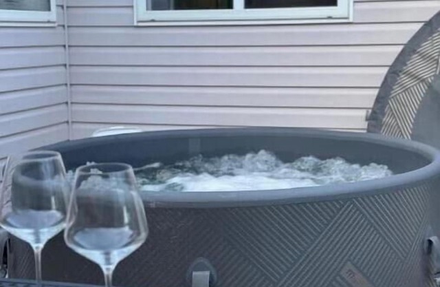 Vineyard~Home~Hottub~Sunroom~