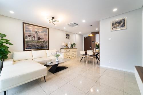 Vinh Hoi Apartment Free one way airport pick up from TSN Airport