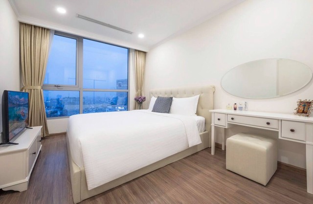 Vinhomes Central Park - Spacious 2 Bedroom Apartment