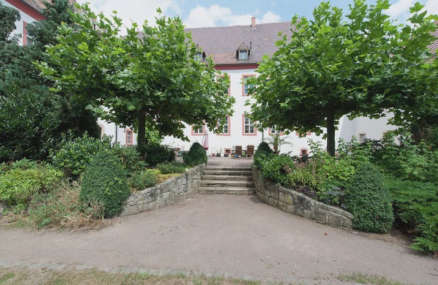 Vintage Apartment in Arzberg - Triestewitz with Terrace