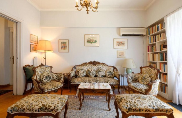 Vintage Artistic Apartment