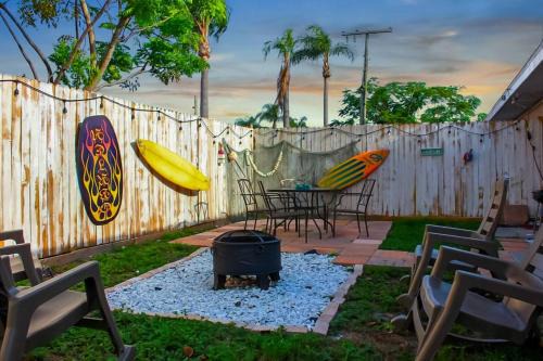 Vintage Vibes - Grill, Chill & Beach Thrills