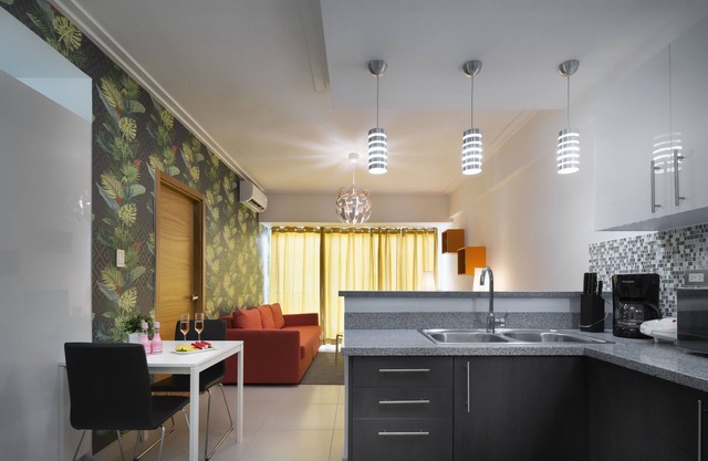 VIP Luxury Penthouse & Rooftop Jacuzzi
