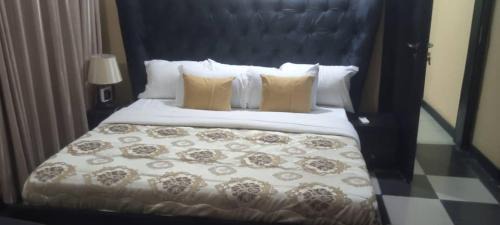 Visbury Hotel and Suites