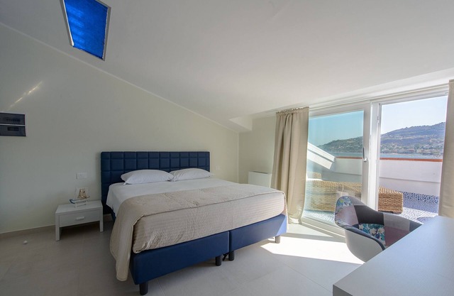 Vistamare Suite Light Blue Room