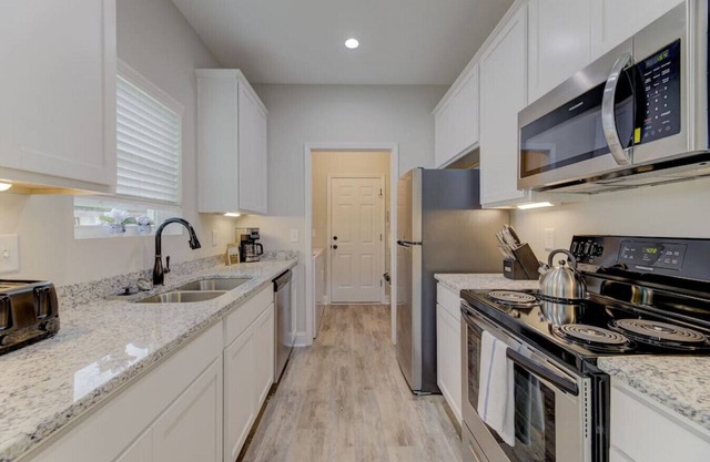 Viva Verde by Heartwood | 10 Mins to Downtown
