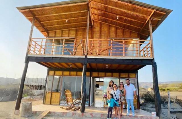 ¡vive el Paraíso en Justo en la Gloria! ¡goza Esta Casa de Playa y Vista al Mar!