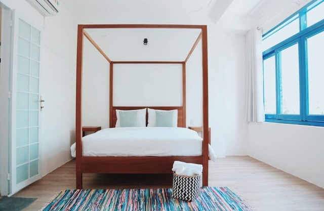 Vivid Boutique Hometel