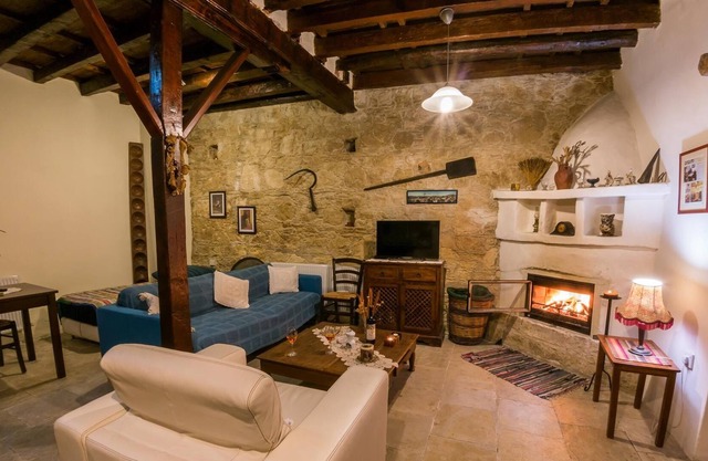 Vouni Lodge