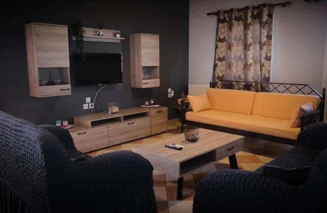 Vretti's apartment