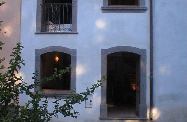 Welcoming house in the center of the medieval village, just 30 km from the sea.