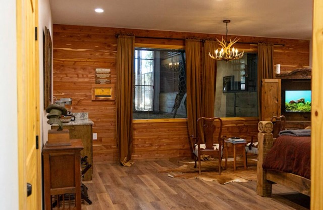 Waggoner - Stay with our Giraffe, Puzzles and Jigsaw!