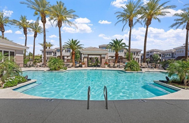 Wake up in style at this modern 2BR, 2BA Scottsdale condo featuring a private patio, heated pool, jacuzzi, and fitness center. Enjoy gated walking paths to Kierland Golf Course and the Westin, plus easy access to dining, shopping, and entertainment.