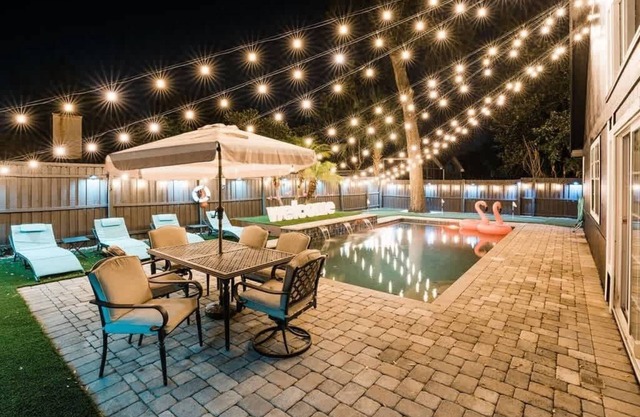 Walk into Tropical Paradise - POOL - GYM - HOT TUB