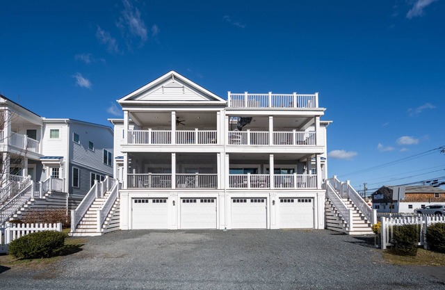 WALK TO BEACH - 5 BR, DOG-FRIENDLY BEAUTY - 101 SWEDES ST, DEWEY BEACH