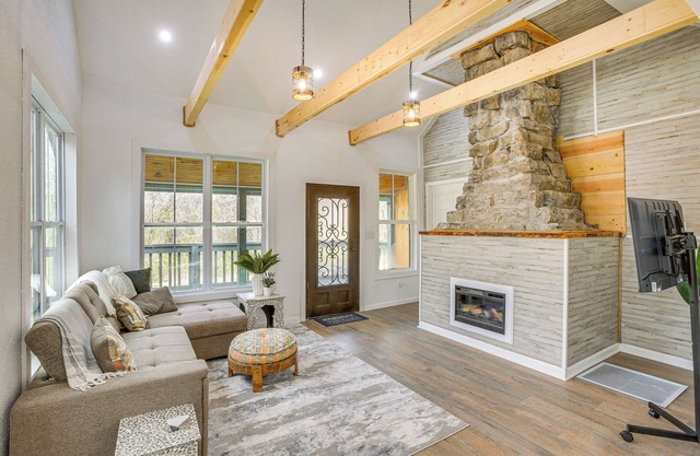 Walk to Cordell Hull Lake: Chestnut Mound Cottage