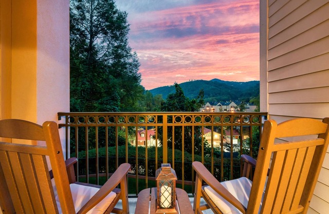 Walk to Downtown Gatlinburg! Cozy Condo near Convention Center & Hiking Trails!