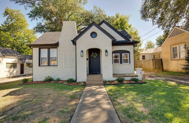 Walk to Dtwn: 'Tyler Tudor' w/Backyard
