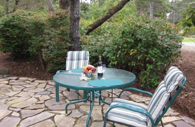 Walk to Heceta Beach, Pool table, garage, single level -Surf Sounds