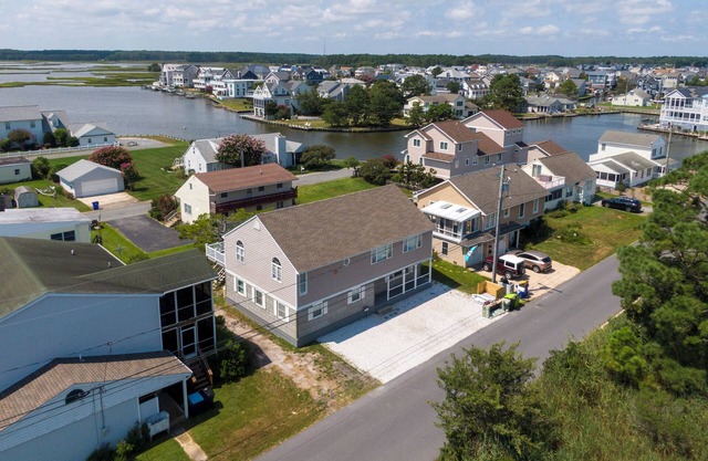 WALK TO OCEAN/BEACH -5 BR BEACH RETREAT IN SOUTH BETHANY- 35205 Hassell Ave