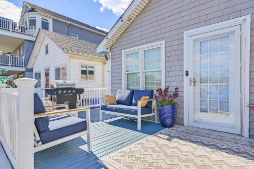 Walk to Ocean Pet-Friendly Home in Long Beach!