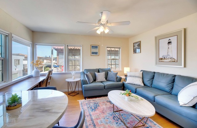 Walk to Sand & Surf - Bright Manhattan Beach Apt!