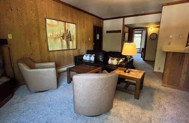 Walk to Village! Clean 2BDRM Palisades Tahoe Condo: Hikes, Dining, Wifi