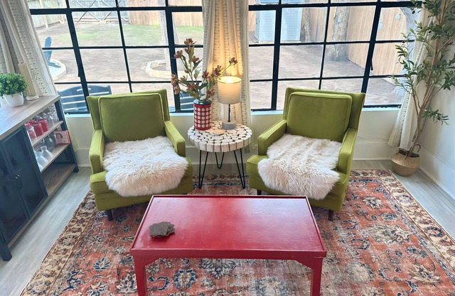 Walkable Campus Cottage, near Midway Deli and walkable to Main St.- Pet Friendly