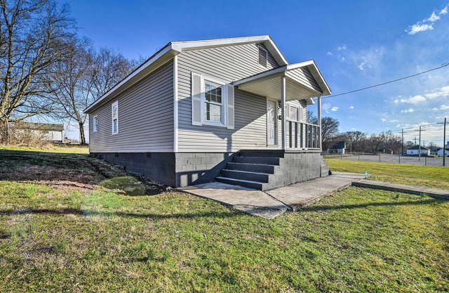 Walkable Hopkinsville Home w/Yard!
