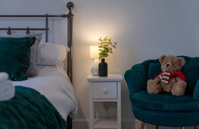 Walking distance into town, sleeps 5