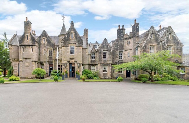 Wallace Apartment - A unique apartment in countryside park with WIFI and access to bar and pool