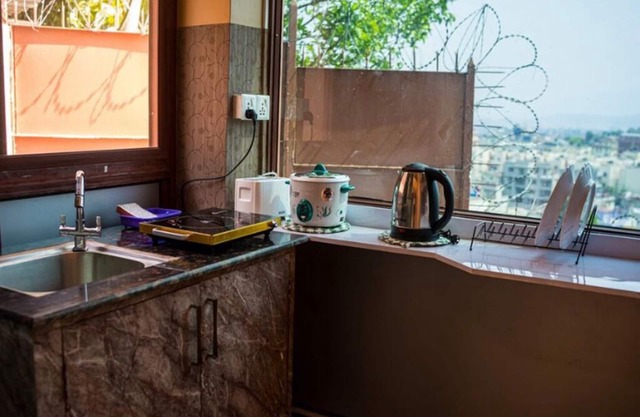 Wangdue Homestay : Spacious and Peaceful Apartment with Kitchen and city view