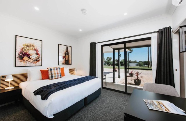 Waratah Suite Experience Cosy Country Charm