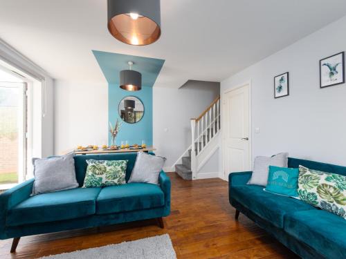 Warm 3 Bed House For 5- City Central - Free Parking