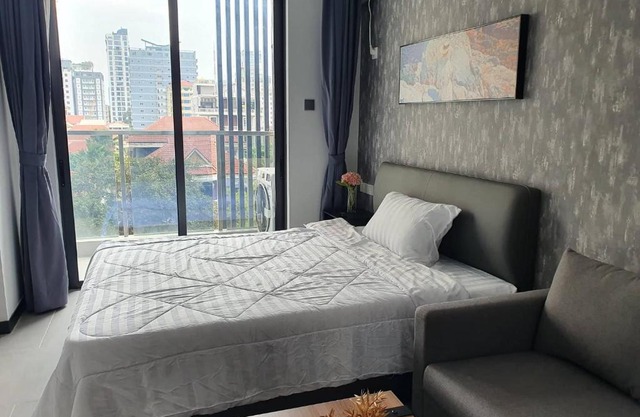 Warm and Cozy Studio Room in City Center 7-19