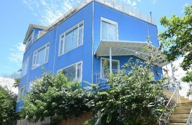 Warm House Hostel
