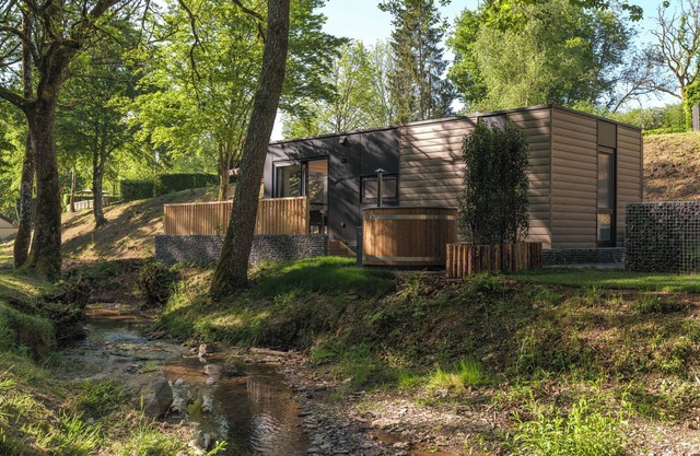 Warm water, warm memories – Sauwer Lodge.