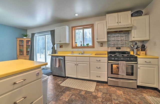 Warm & Welcoming Family Home Near Jose Lake!