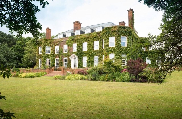Watch Hill - Luxury Seaside Villa in Devon, slps 18, hot tub