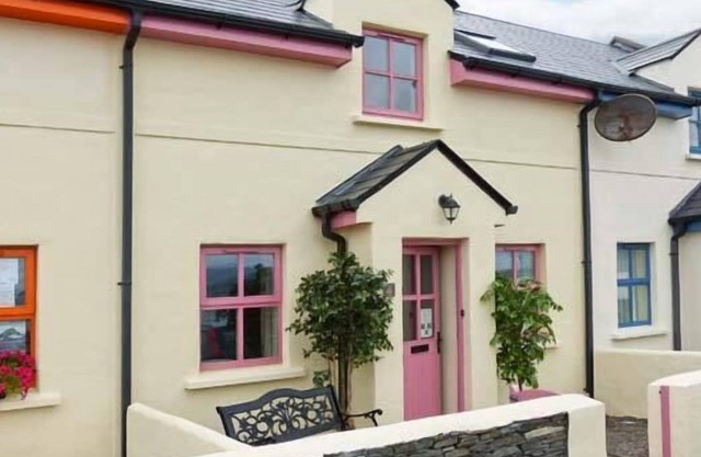 WATCH HOUSE COTTAGE, pet friendly in Knightstown, County Kerry