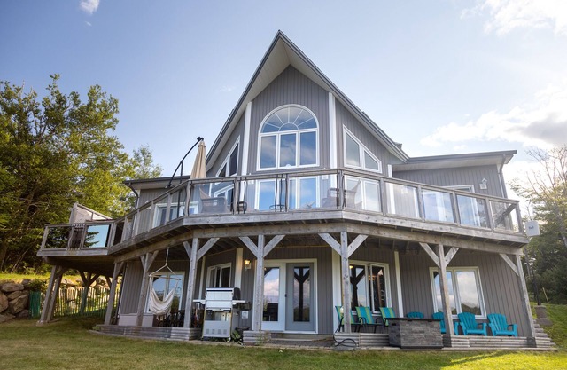 Water front, kayaking, wildlife, surfing and fresh air